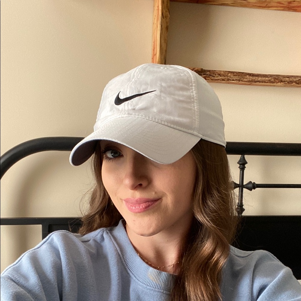 Nike White and Black Dri-fit Embroidered Swoosh Golf Hat — OS